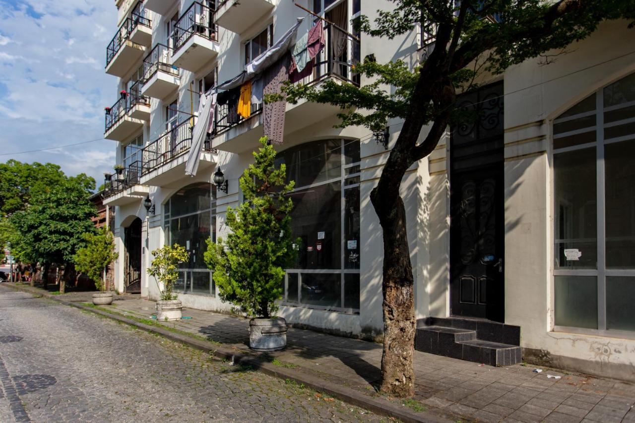 Apartments In The Historical Center Of Batumi, Near The Seaside Park Luaran gambar