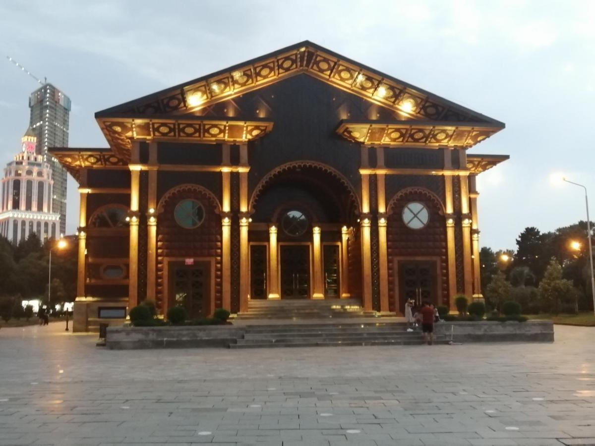 Apartments In The Historical Center Of Batumi, Near The Seaside Park Luaran gambar